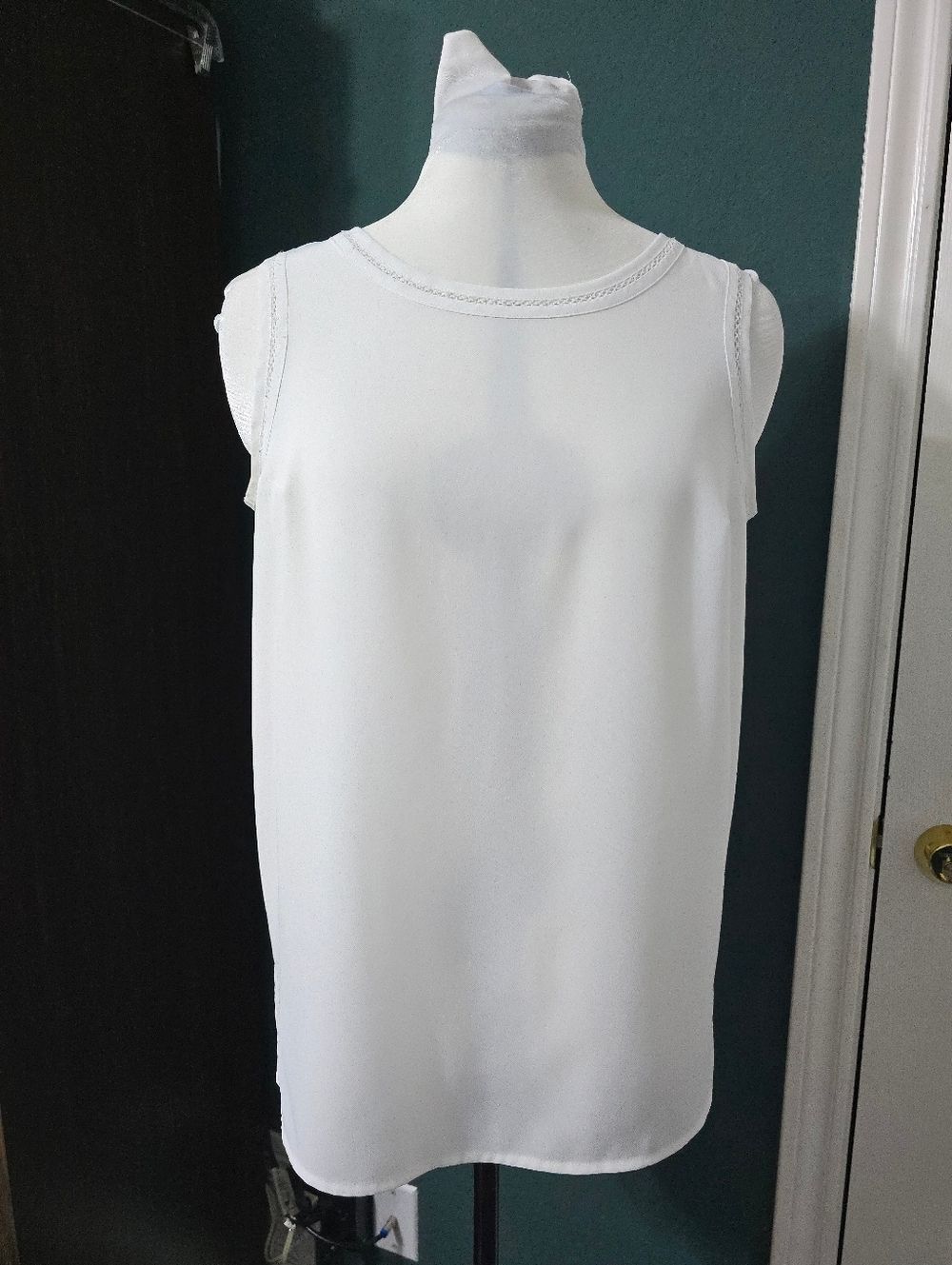 Karen Scott White Sleeveless Tank Top Size Medium Office Business Casual Career